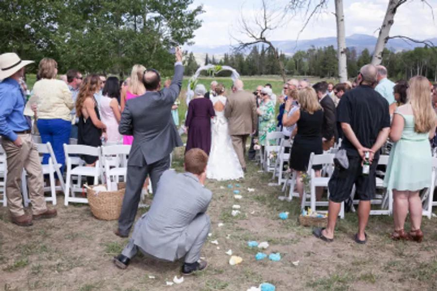 why_you_should_consider_having_an_unplugged_wedding