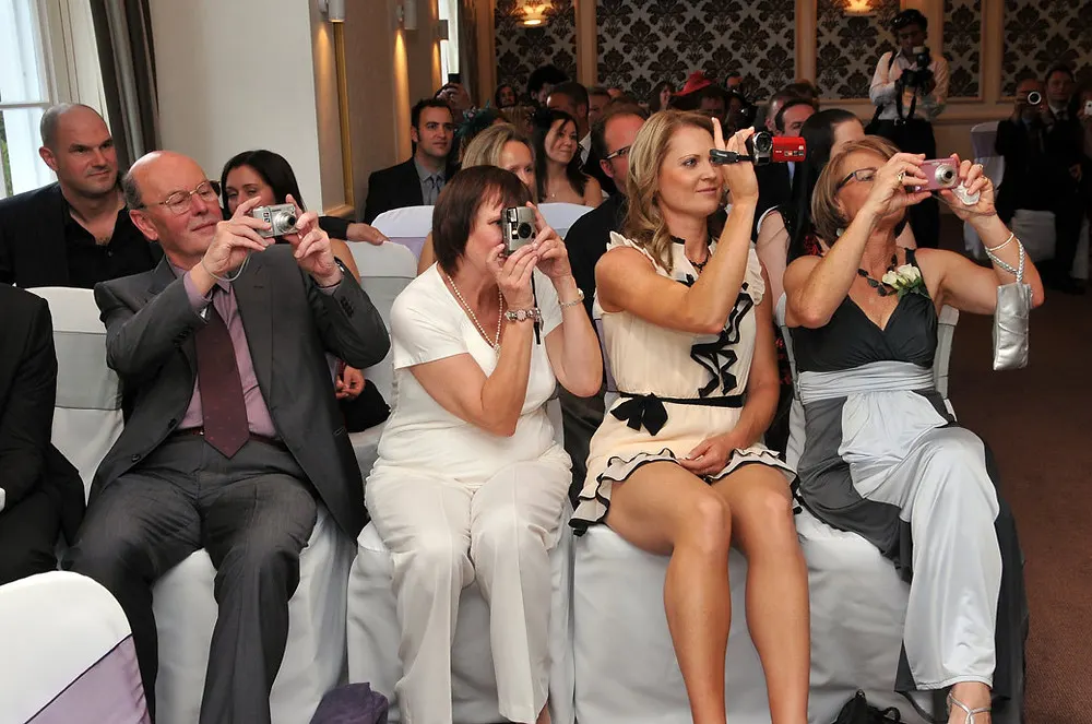 wedding_guests_at_cannizaro_house_with_their_cameras